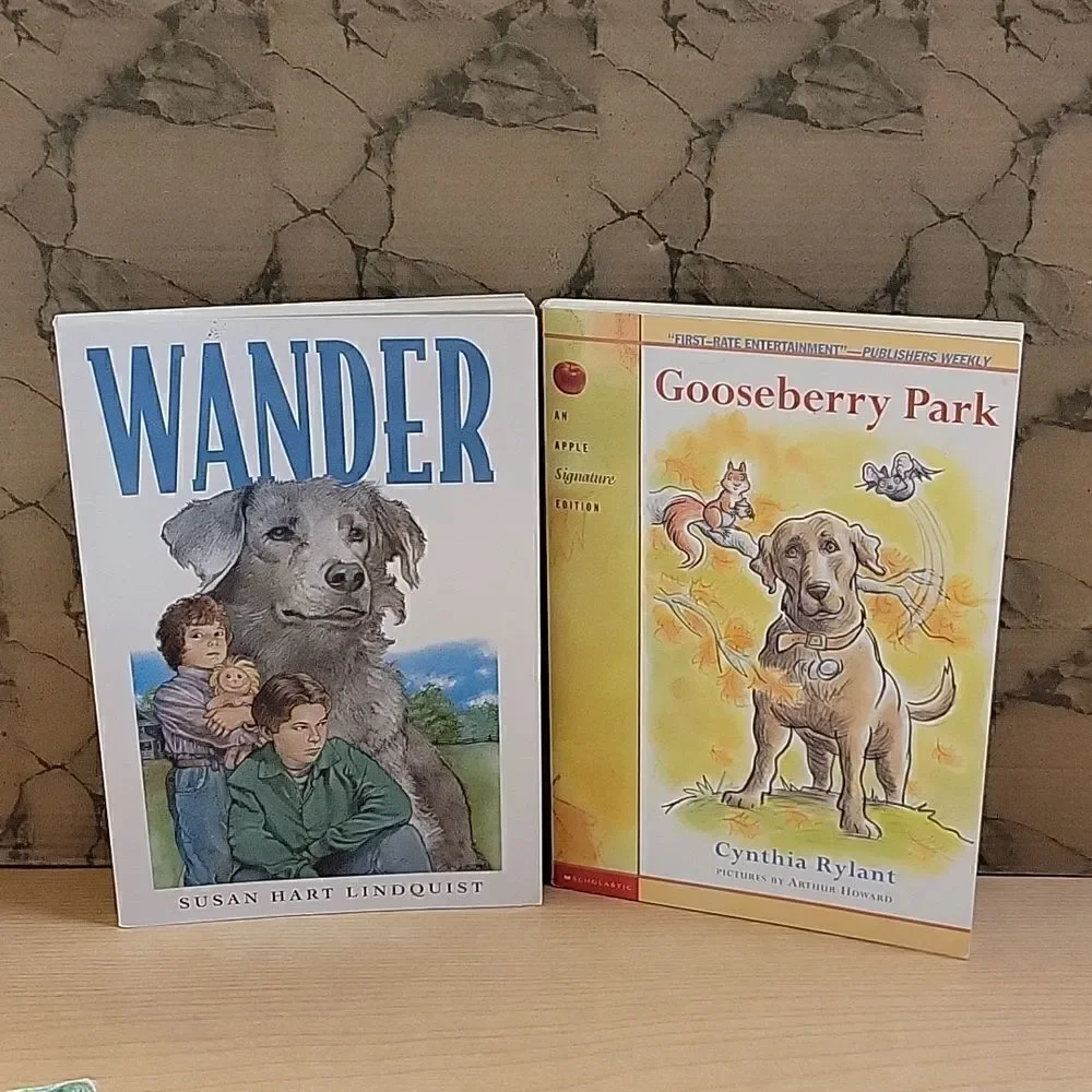 ‎8 paperback books about dogs.